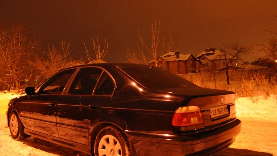 BMW 5 series чорна 520iA 2