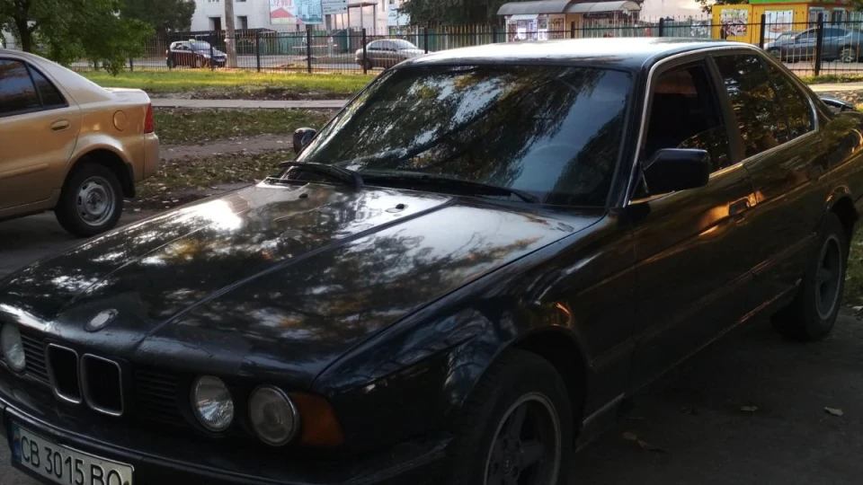 BMW 5 series Чорна бойова класика