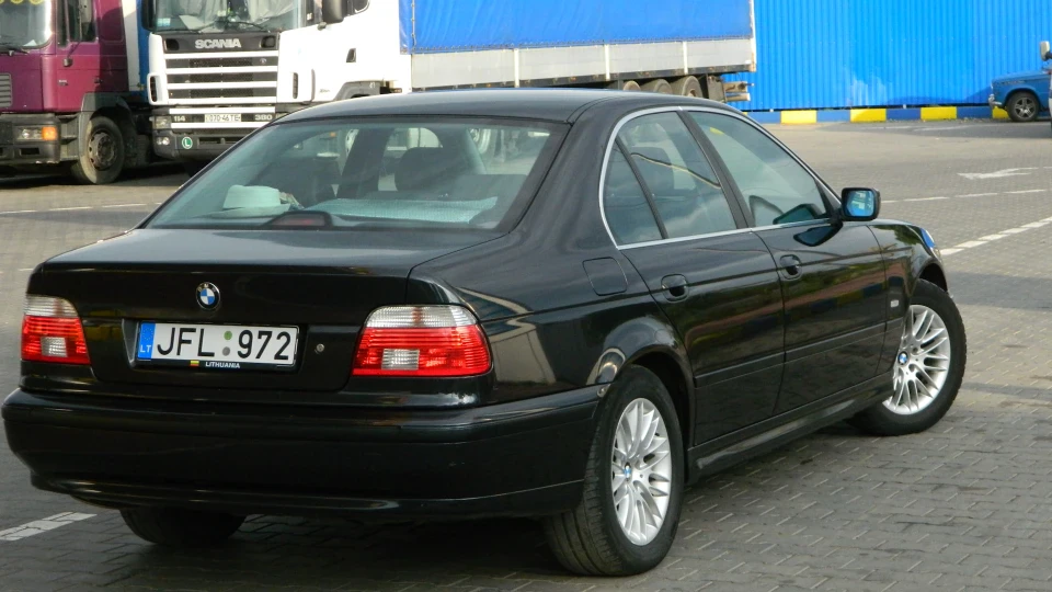 BMW 5 series чорний металік 2.5 3