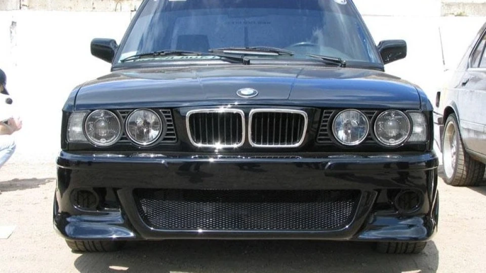 BMW 5 series чорний мутант)