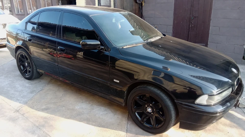 BMW 5 series Чорний 3