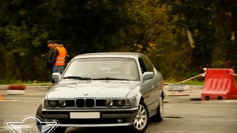 BMW 5 series CIRRUSBLAU METALLIC 3