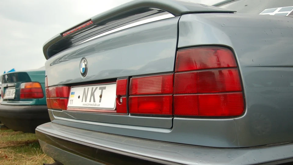 BMW 5 series CIRRUSBLAU METALLIC 5