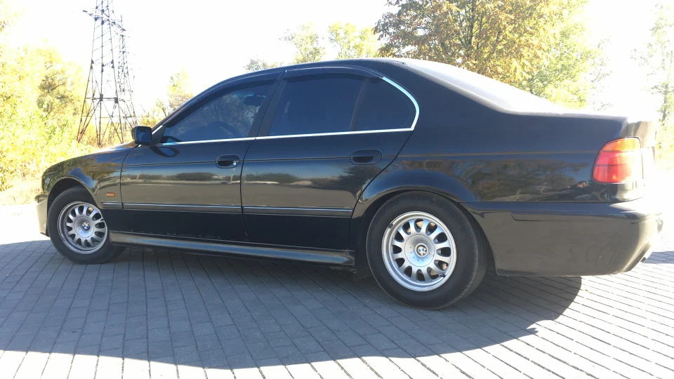 BMW 5 series Cosmosschwarz