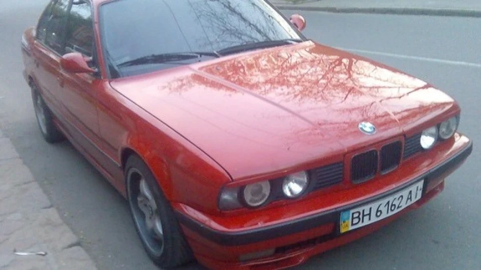 BMW 5 series колір ферарі м30б35 3