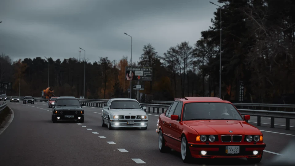 BMW 5 series Колір Ferrari
