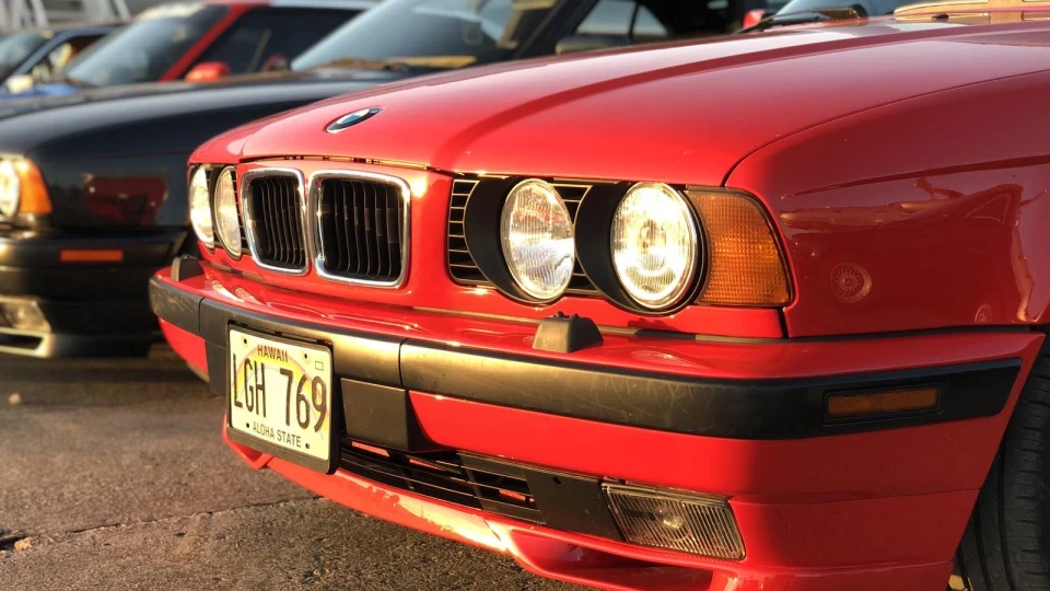 BMW 5 series Колір Ferrari 2