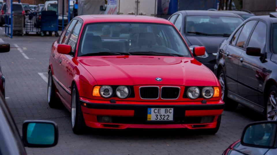 BMW 5 series Колір Ferrari 4