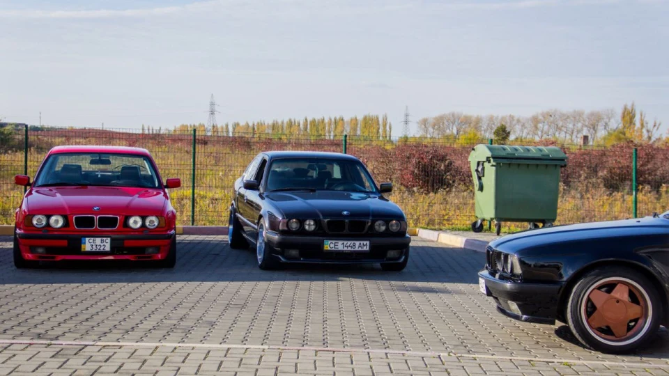 BMW 5 series Колір Ferrari 5