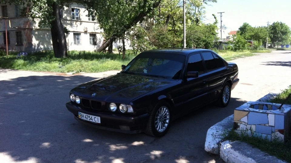 BMW 5 series Daytona Violet Metallic 5