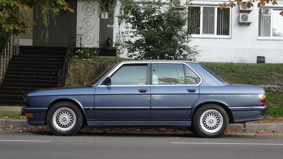BMW 5 series Дідусь їздив до церкви) 2