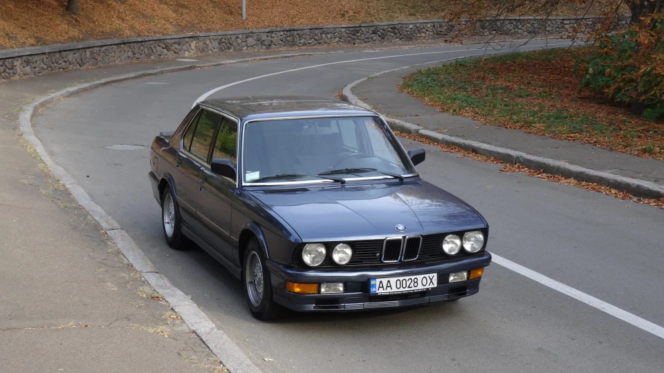 BMW 5 series Дідусь їздив до церкви) 3