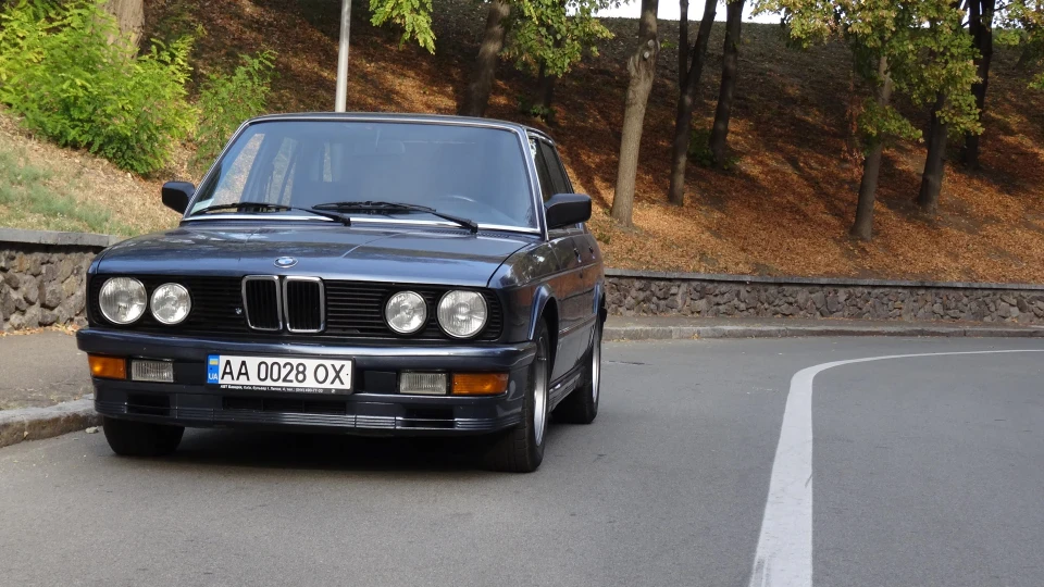 BMW 5 series Дідусь їздив до церкви) 5