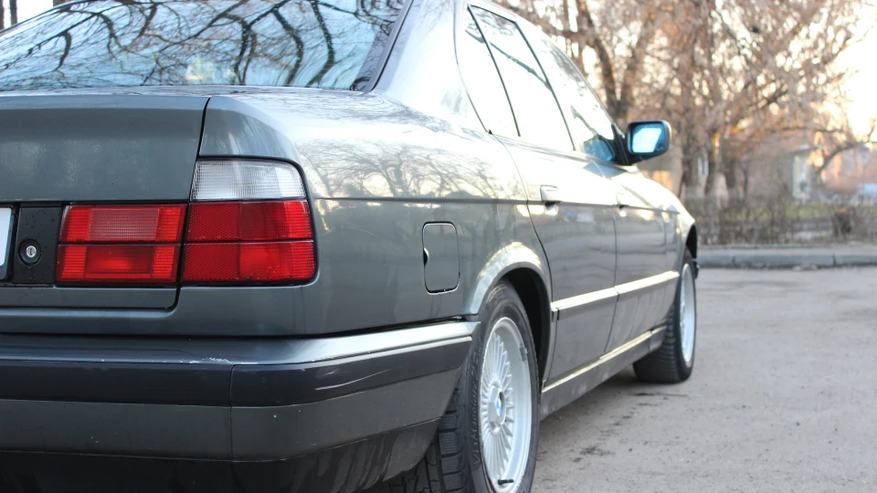BMW 5 series delphin metallic 3