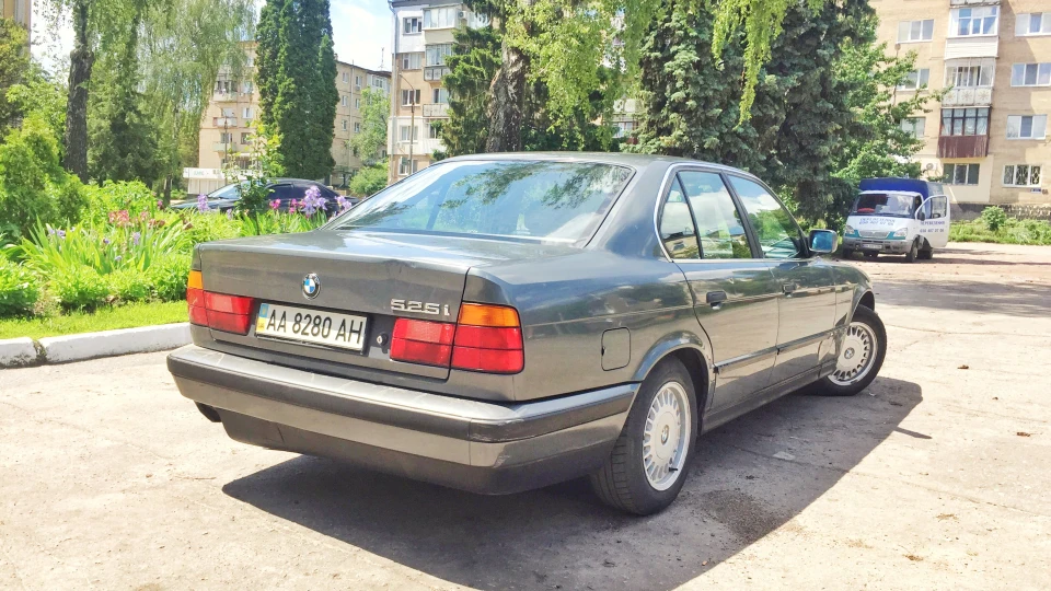 BMW 5 series Delphin Metallic 4