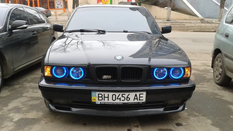 BMW 5 series DIAMANTSCHWARZ METALLIC 2