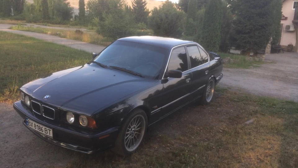 BMW 5 series Diamondshvarz metallic