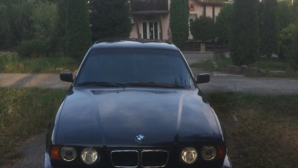 BMW 5 series Diamondshvarz metallic 4