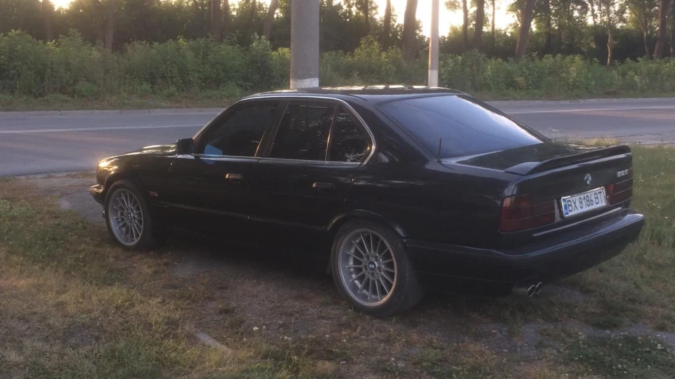 BMW 5 series Diamondshvarz metallic 5