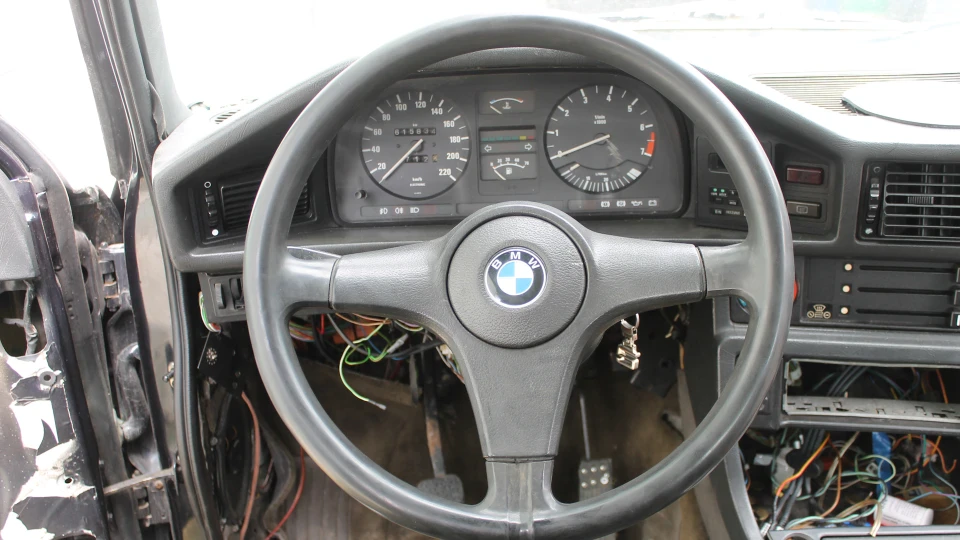 BMW 5 series E28 NoYoungShark 2