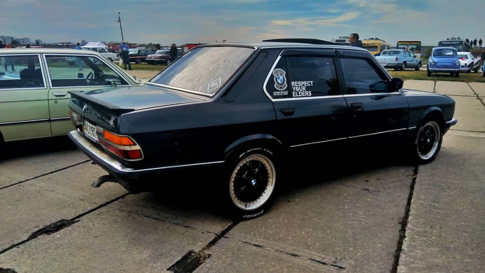 BMW 5 series E28 V8 M60 Inside 2