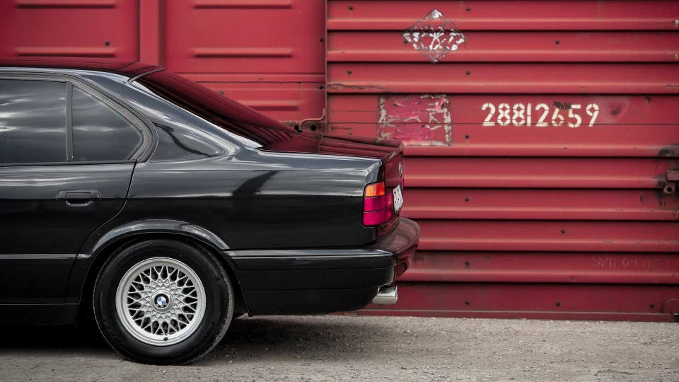 BMW 5 series E34 COSMOSSCHWARZ 2