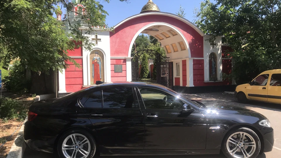 BMW 5 series Fast and economical car) 2