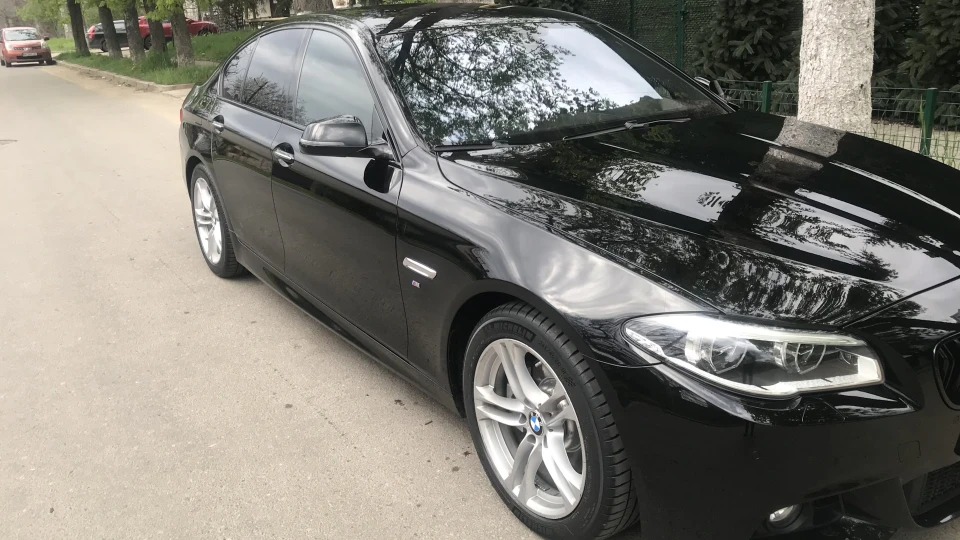 BMW 5 series Fast and economical car) 4
