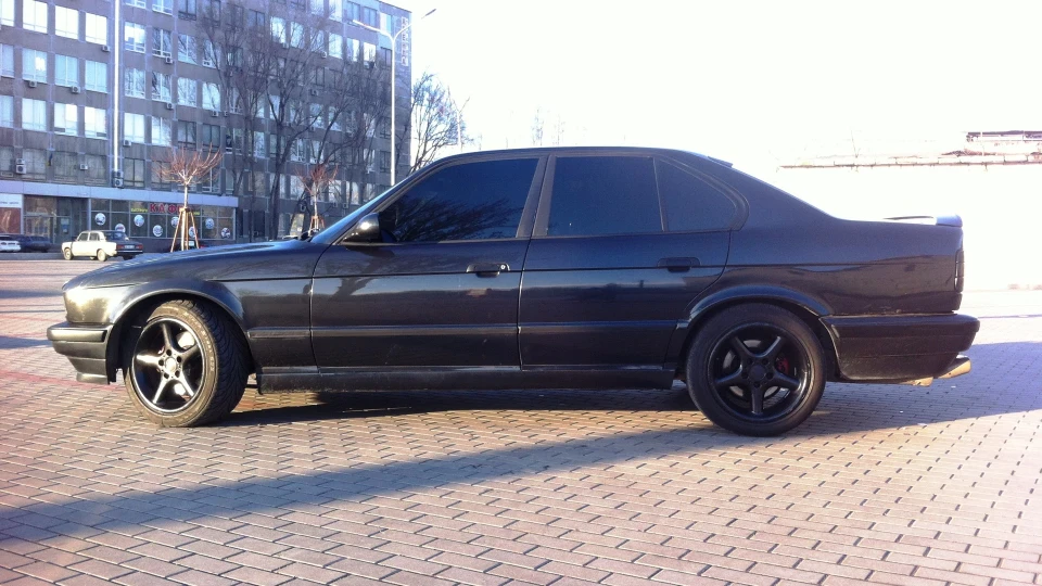 BMW 5 series Я твій мiст Боком еХаЛ) 4