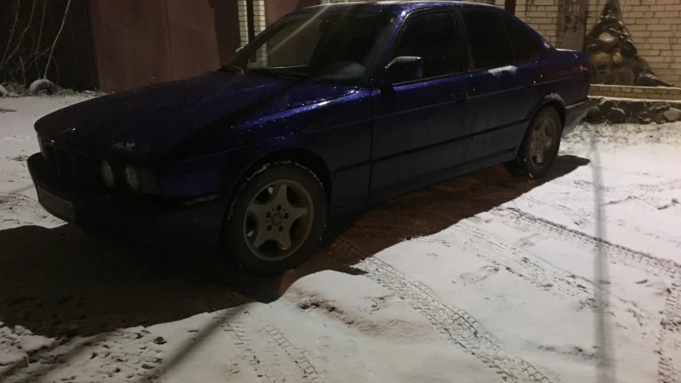 BMW 5 series LeMans Blau 2
