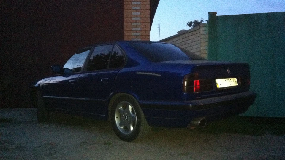 BMW 5 series LeMans Blau 3