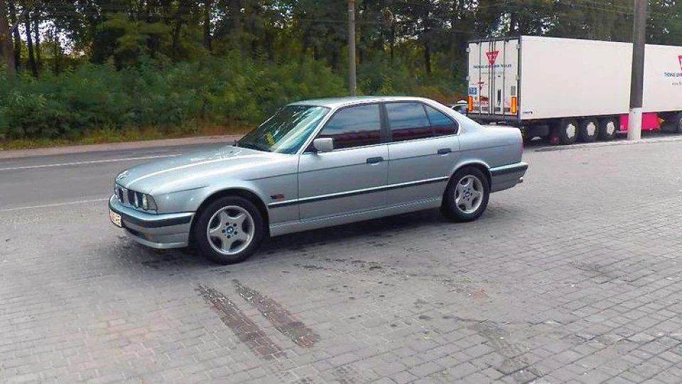 BMW 5 series (M50B25TU)