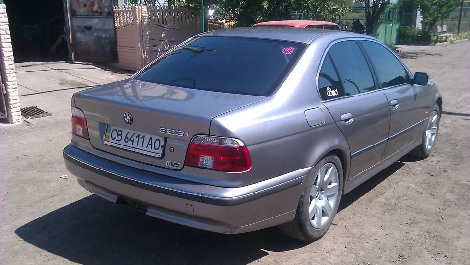 BMW 5 series Marked Woman 3