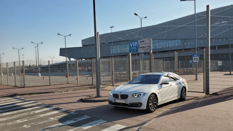 BMW 5 series Прущій Червоний Демон 4