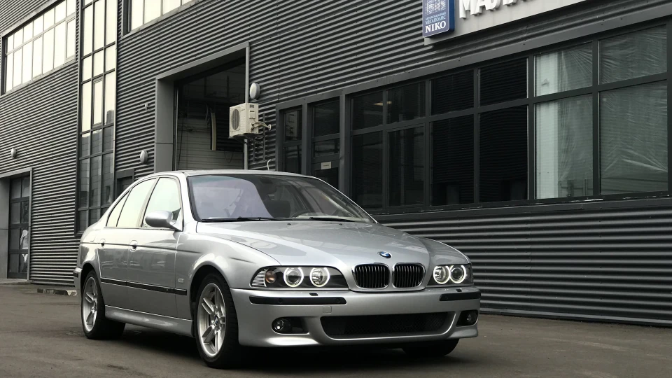 BMW 5 series Red Hot Chili Peppers 5