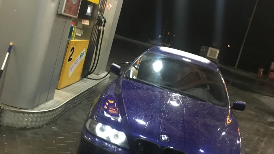 BMW 5 series San Marino Blue 3
