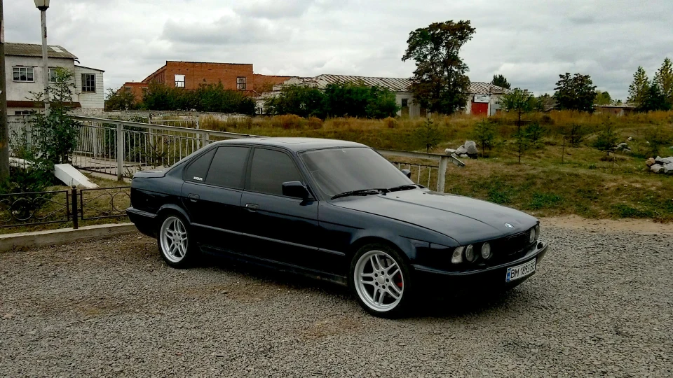 BMW 5 series синя двушка 2