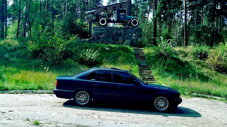 BMW 5 series синя двушка 3