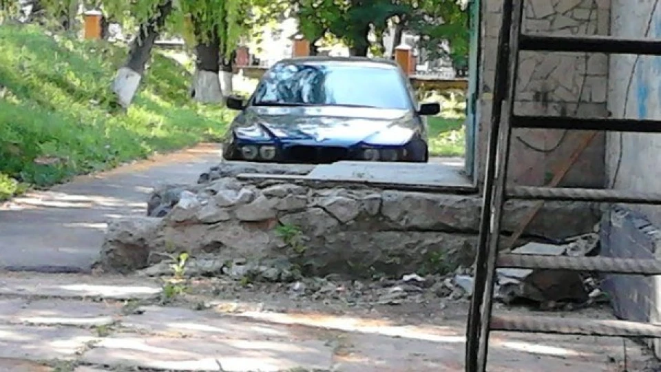 BMW 5 series синій метал