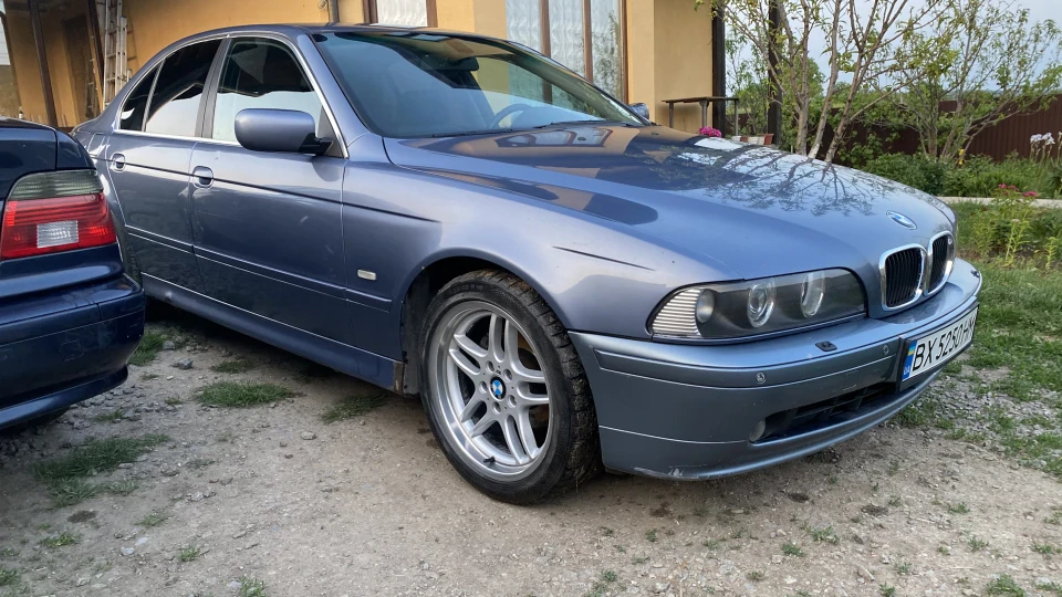 BMW 5 series Stahlblau ( 372)