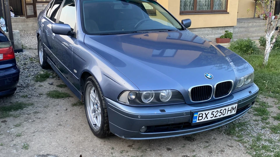 BMW 5 series Stahlblau ( 372) 4