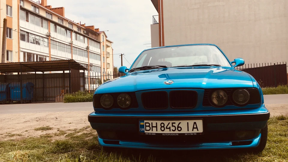 BMW 5 series Строкер у LASER BLUE MEТ 4