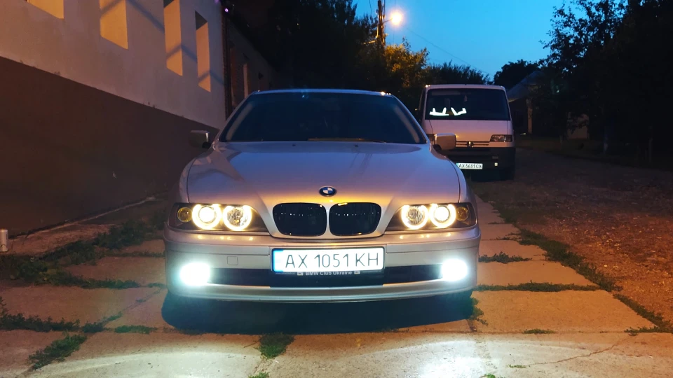 BMW 5 series Titanium Silver (354) 2