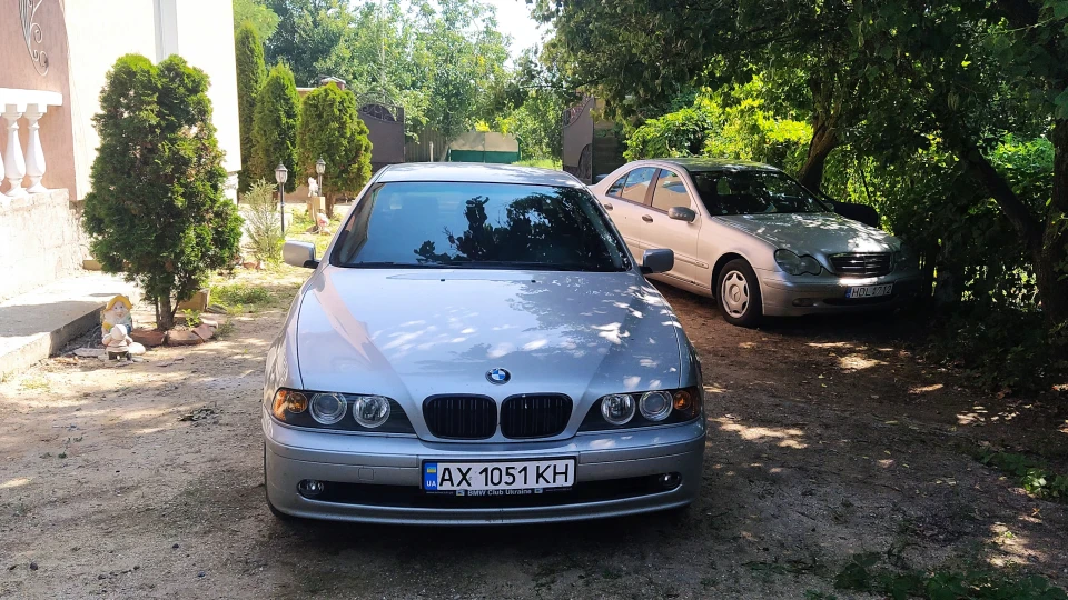 BMW 5 series Titanium Silver (354) 3