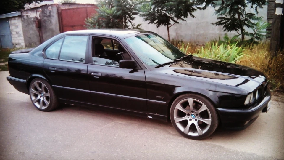 BMW 5 series v8 3,0 на ручці