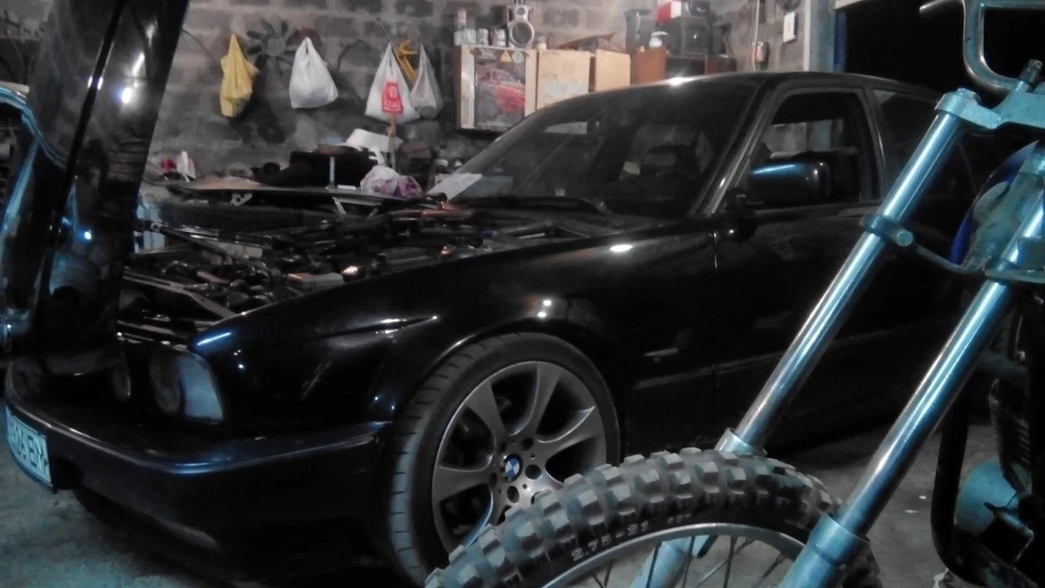 BMW 5 series v8 3,0 на ручці 2