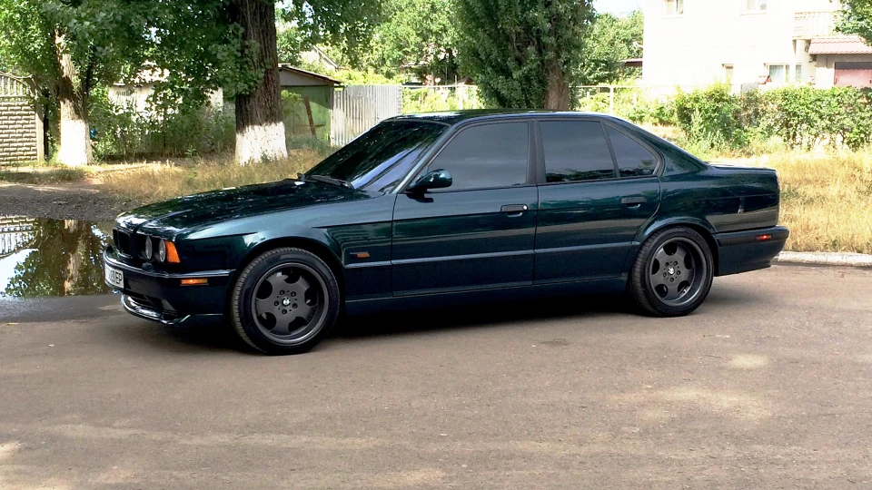 BMW 5 series Зелена сучка 2