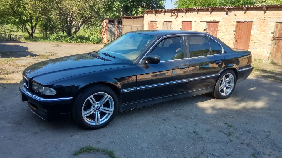 BMW 7 series 2