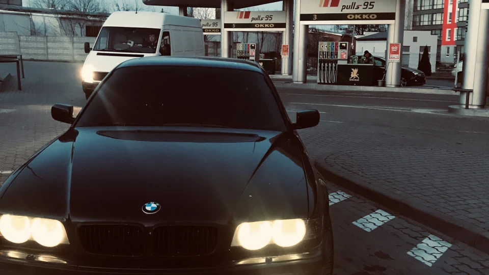 BMW 7 series 2