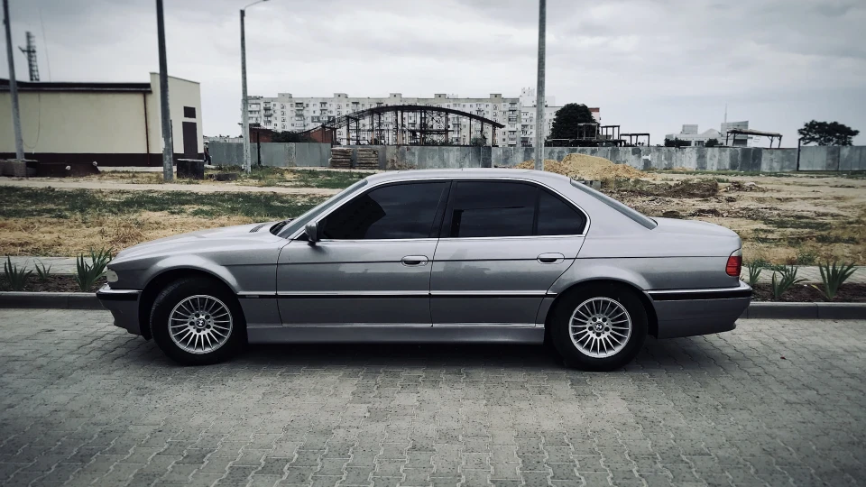 BMW 7 series 2